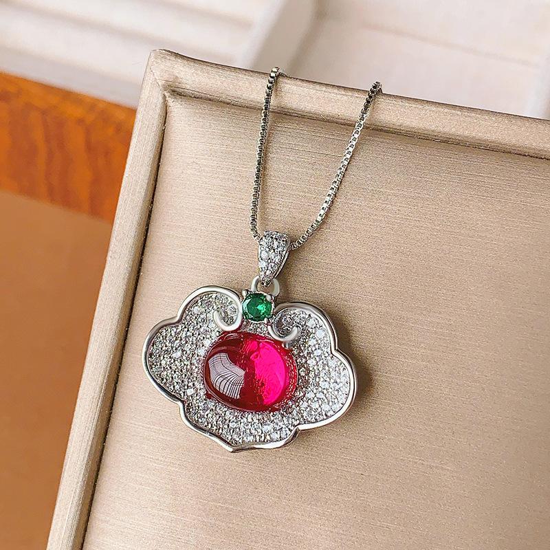 Jewelry Copper Bottom Gold-Plated Ice Seed Fluorescent Simulation Corundum Chalcedony Wishful Pendant Necklace 10 * 12