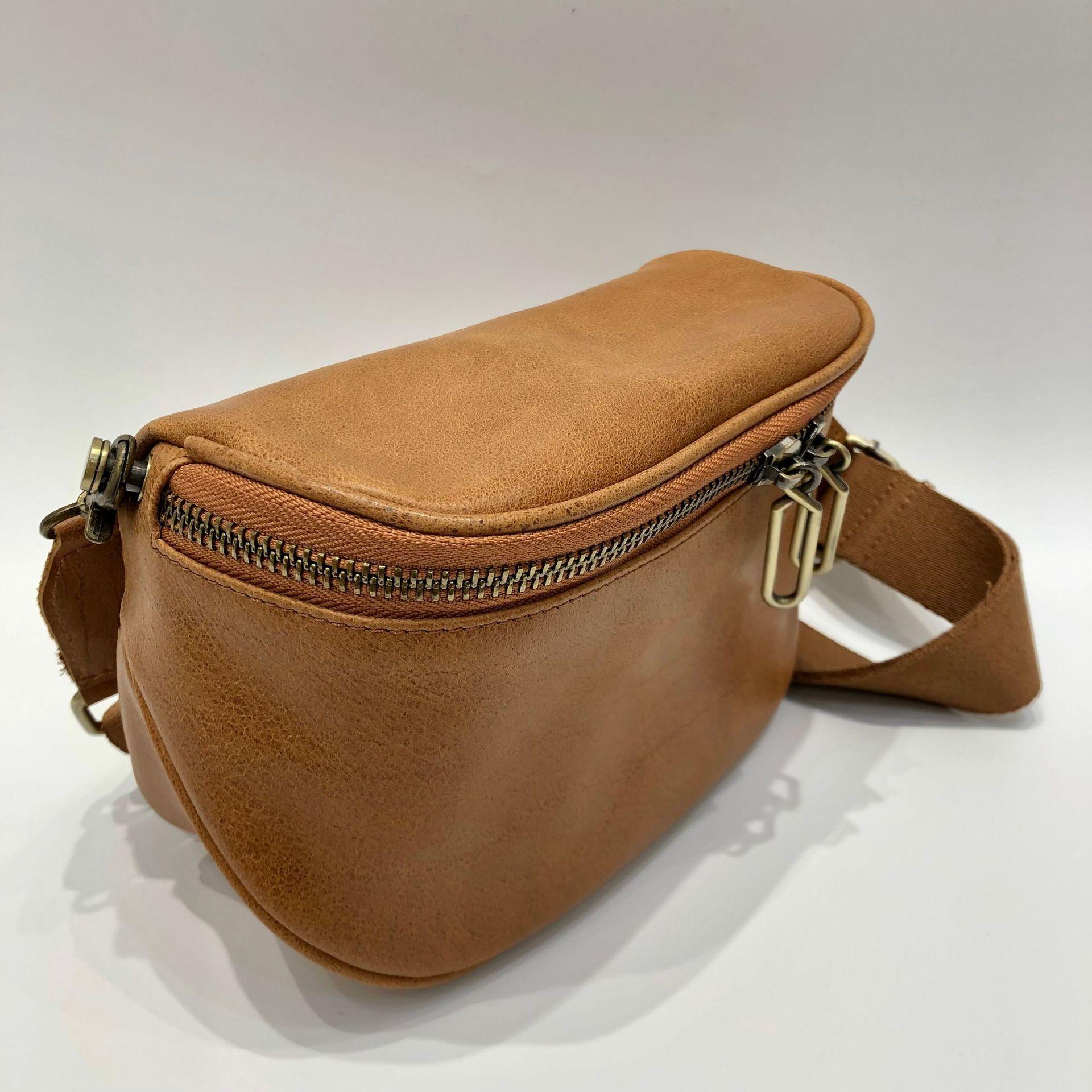 Vintage Handcrafted Genuine Top-Grain Cowhide Shoulder Crossbody Bag for Women High Quality Chest Saddle Bag 25 x 15 cm коричневый 3460₽