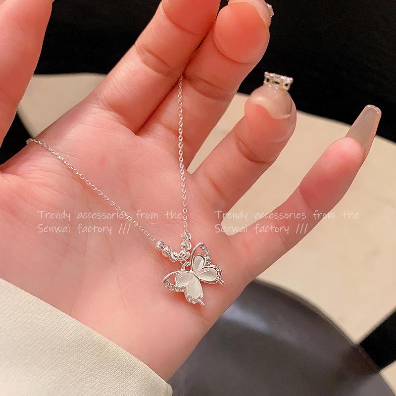 

Cool feeling opal butterfly necklace female design collarbone chain new personalized neck chain accessories