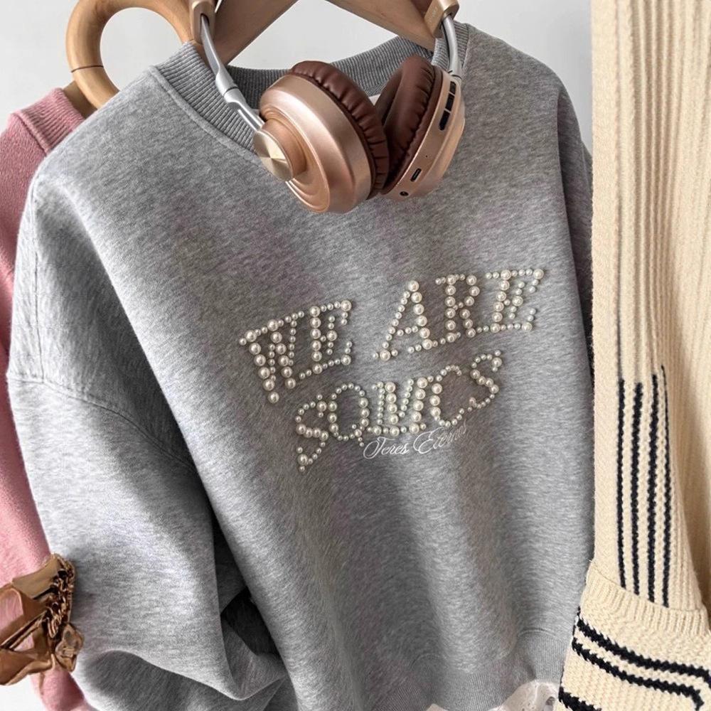 Ein Spitzen-Patchwork-Fake-Zweiteiler mit Perlen-Buchstabendesign, Süß und Stilvoll, Vielseitig, Lässiger Rundhals-Kapuzenpullover für Damen