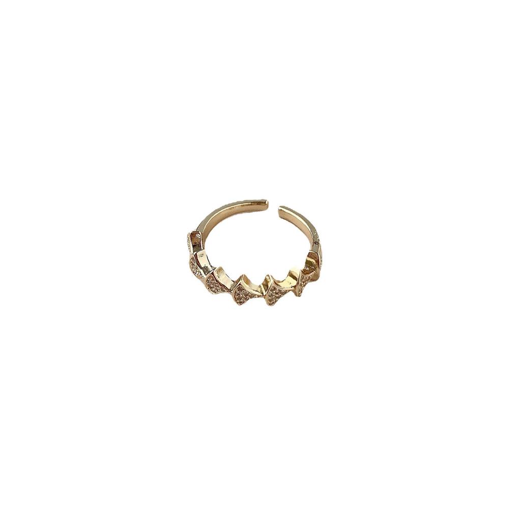 Elegant Fan-Shaped Geometric Ring with Diamond-Inlaid Letters