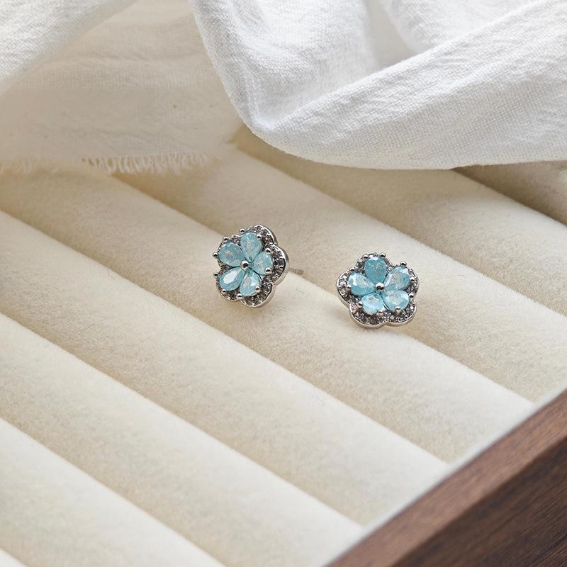 

Silver needle zircon flower earrings simple ins temperament earrings light luxury high sense niche versatile earrings women
