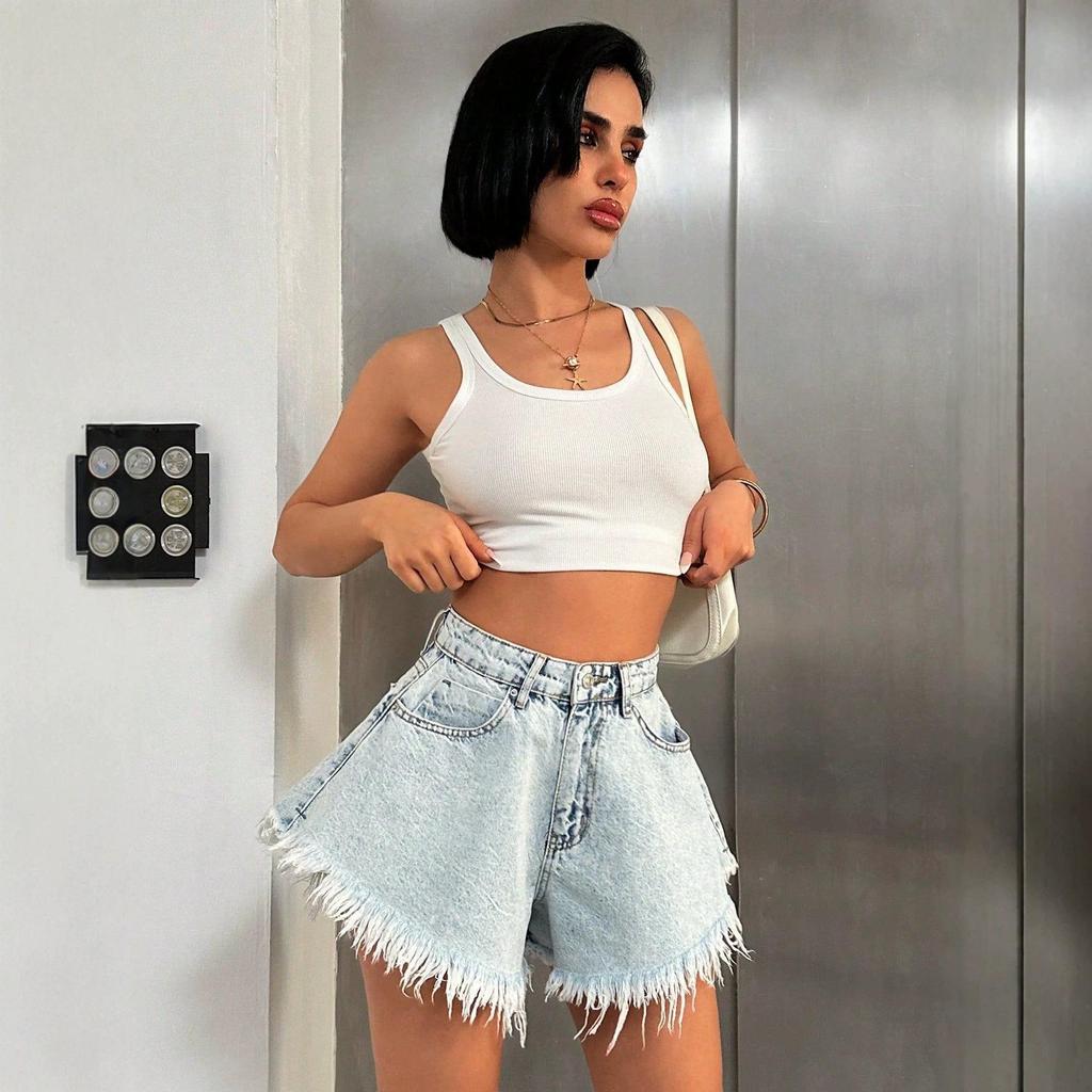 Shorts in Denim Moda Dimagrante da Donna con Frange - Orlo Grezzo, Stile Estivo
