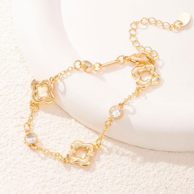 New Simple Hollow Lucky Clover Adjustable Bracelet for Women Girls Rhinestone Four Leaf Clover Bracelets Holiday Jewelry Gifts