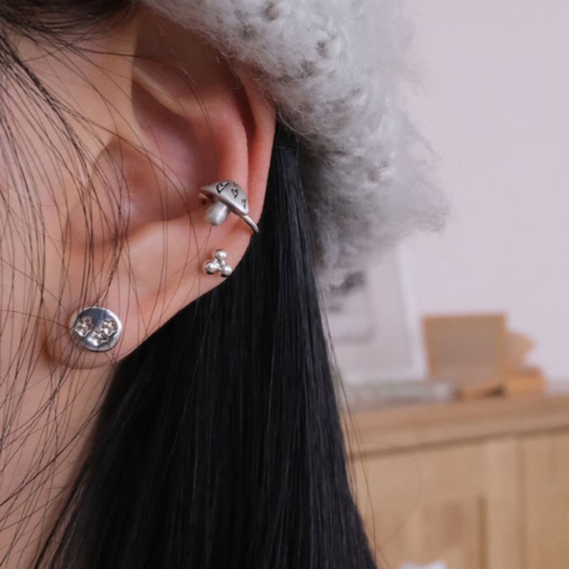 Reinheart Love Mushroom Earcuff