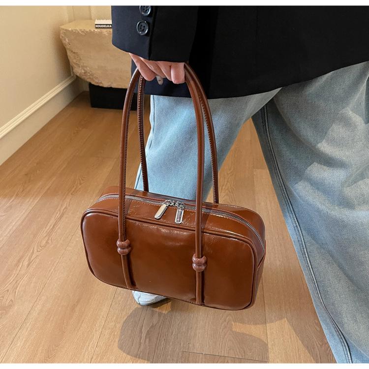 Winter 2025 Women's Retro Fashion Underarm Bag - Versatile High-End Briefcase for Work and Commute