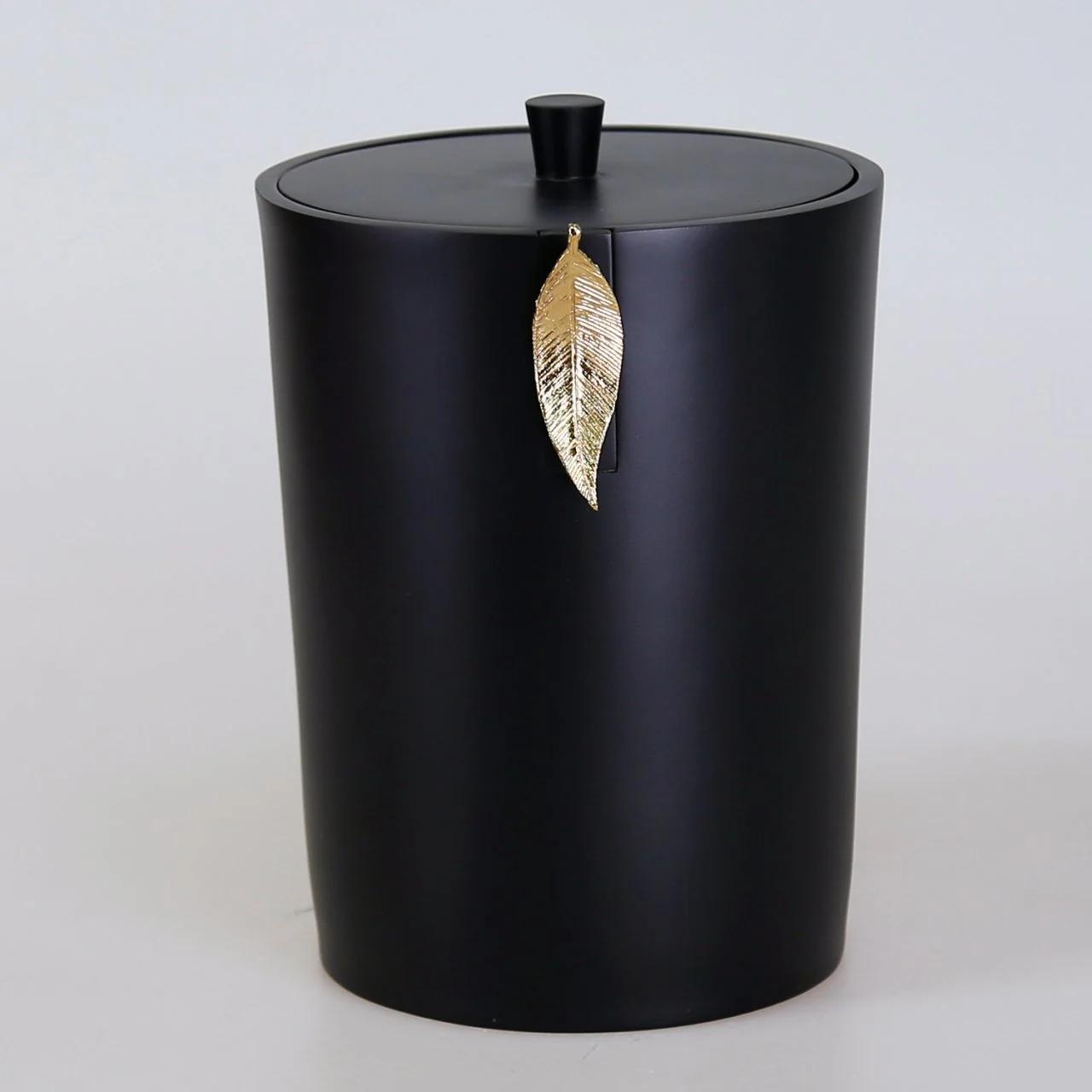 

Мусорный бак Leaf с крышкой черного, белого, жемчужного, серо-коричневого цветов / изготовлен из смолы