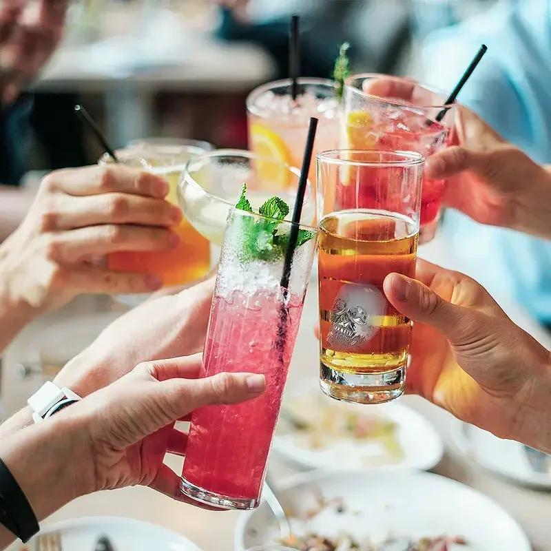 1pc, Spooky Halloween Skull Ice Cubes 3D Silicone Ice Cube Mold with 4 Cavity DIY Tray for Whiskey & More Halloween Party Decor