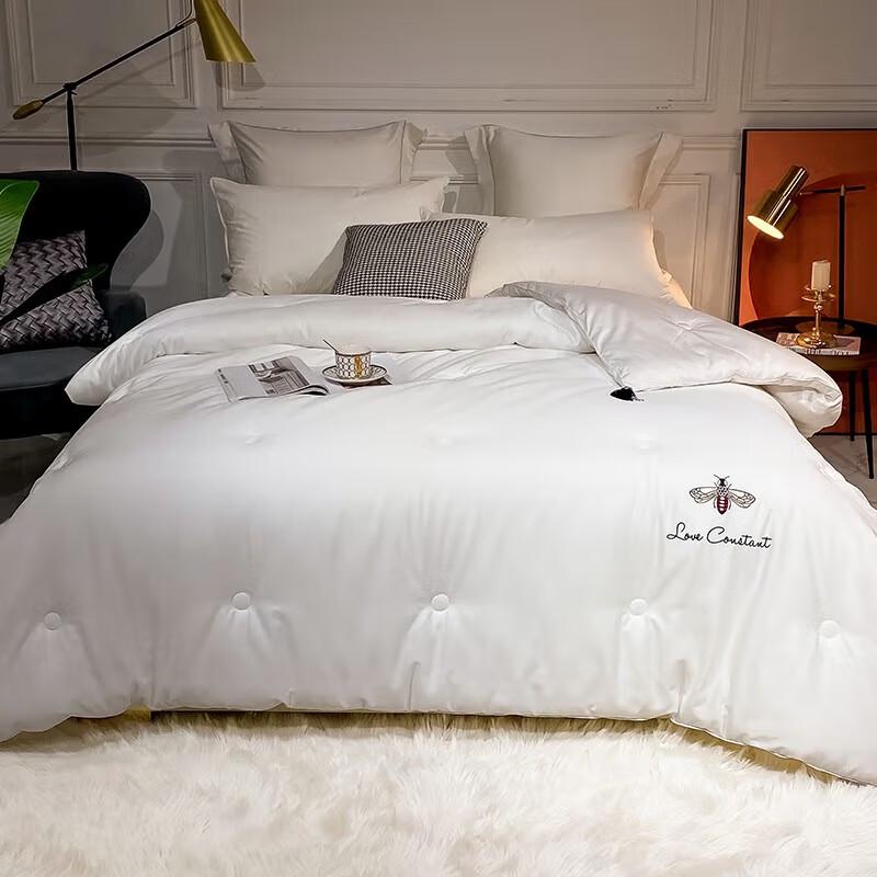 Yiyiai Honeybee Quilt