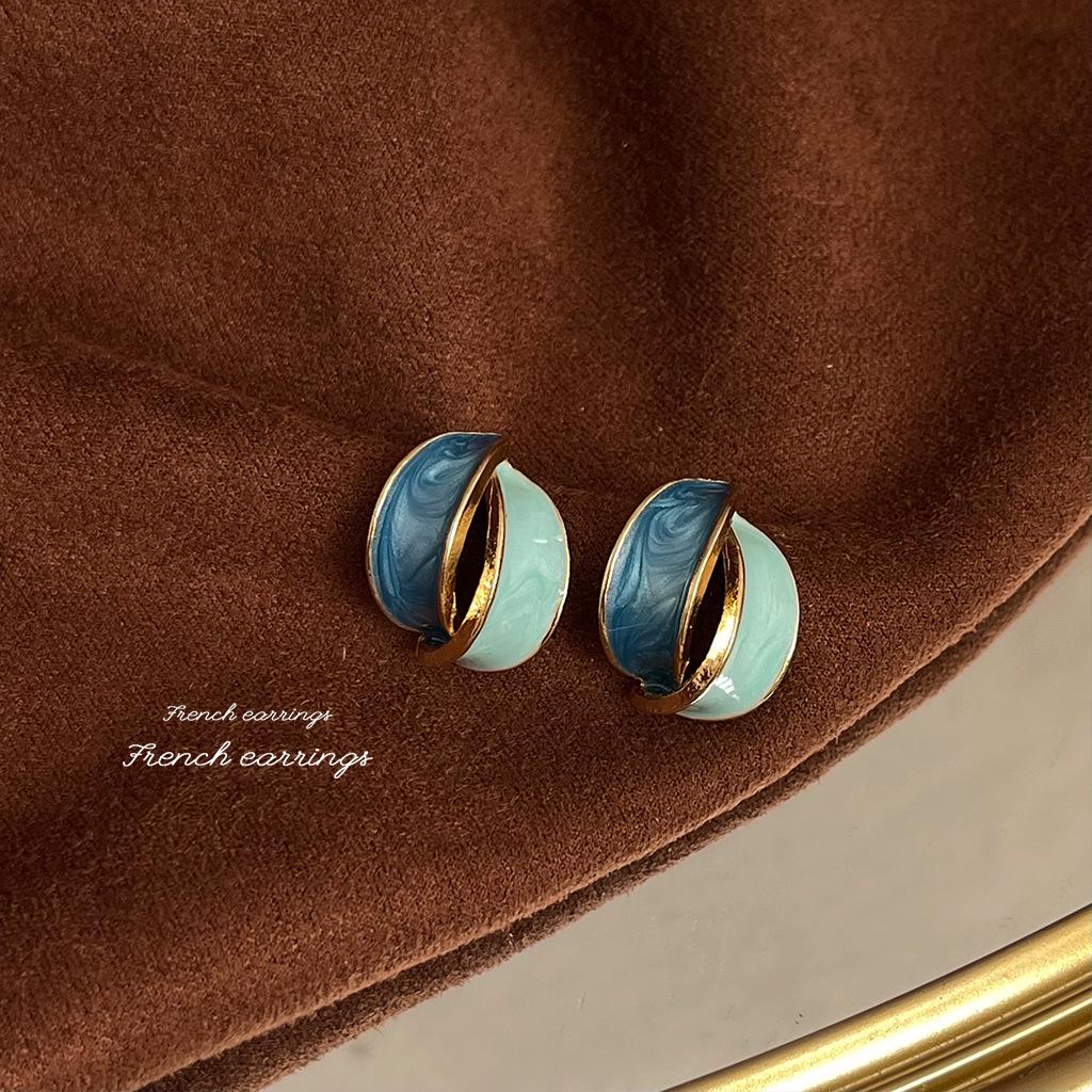 Chinese-Inspired Elegant 925 Silver Stud Earrings with Exaggerated Design