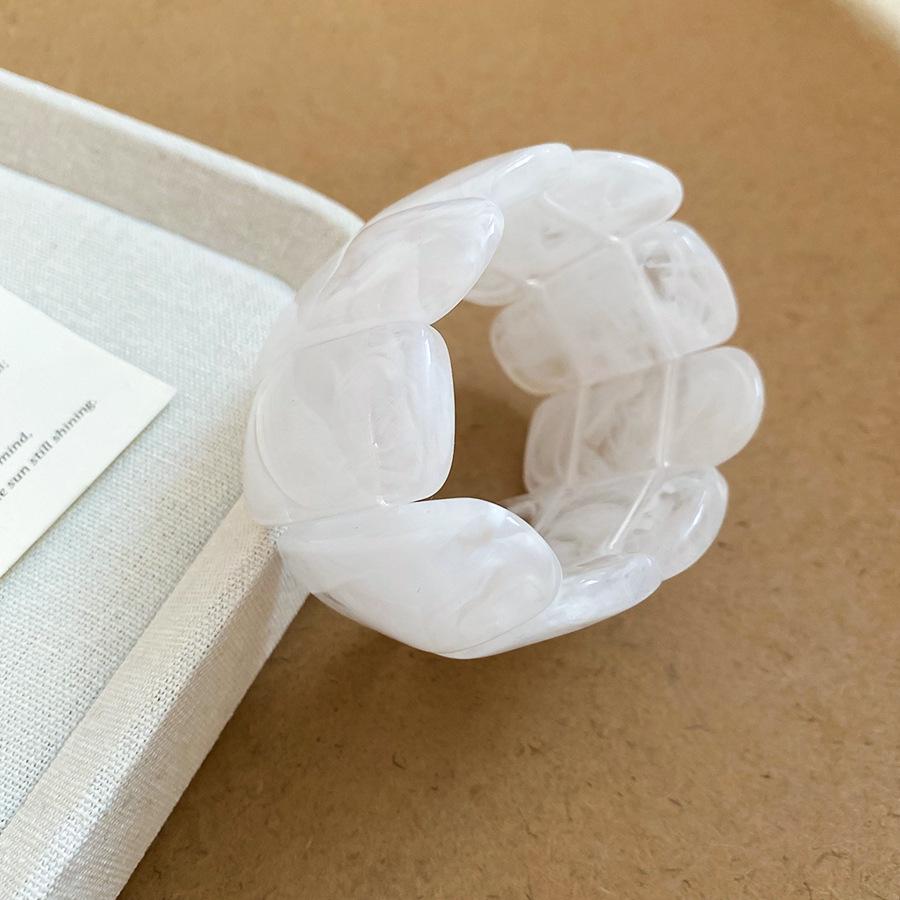 Acrylic Ombre Rectangle Bracelet: Retro Vacation Style, Fashionable, High-End Hand Jewelry.