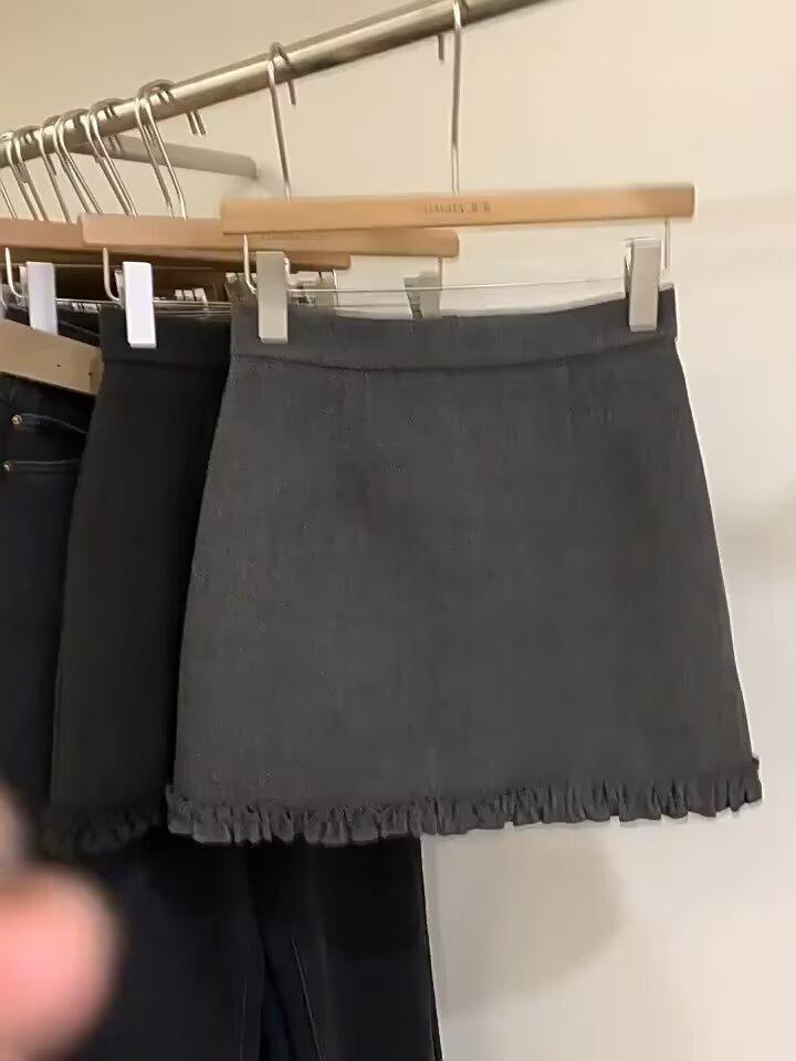 French Style Woolen A-Line High-Waisted Slimming Short Skirt for Women: Light, Casual, and Versatile Fashion.
