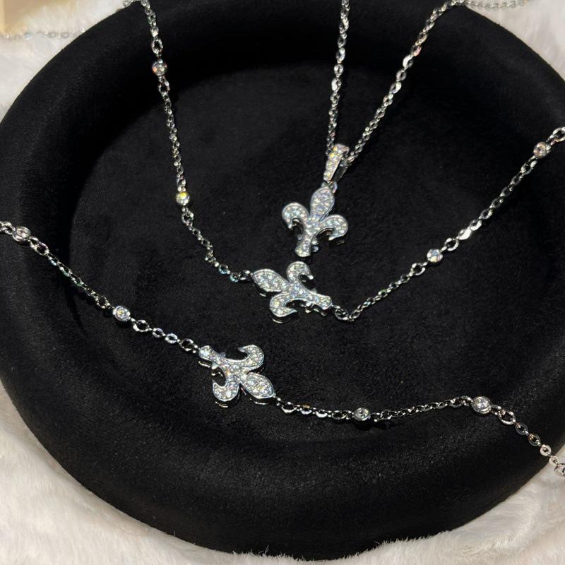 Set Collana Bracciale Iris Retrò Italiano, Design di Alta Gamma, Gioielli Versatili alla Moda e Semplici, Fornitura dal Vivo