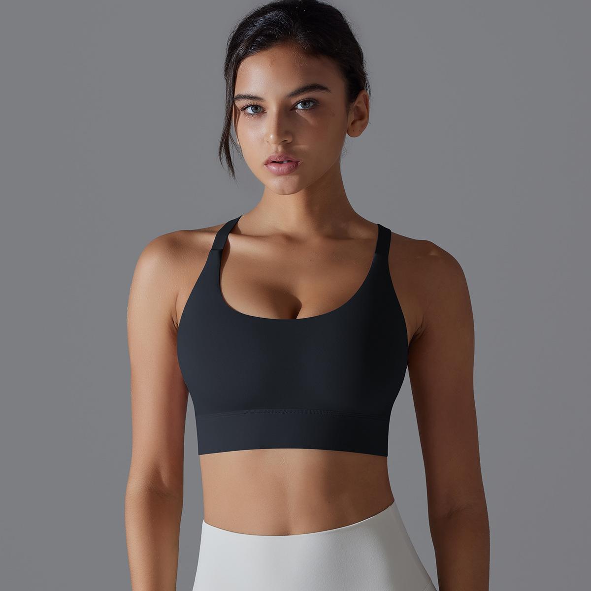 Однотонное красивое облегающее спортивное нижнее белье с открытой спиной для бега — фото 10