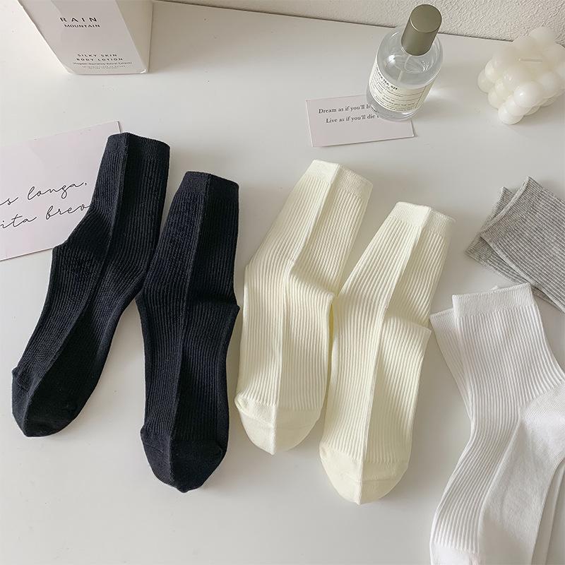 Women's Solid Color Mid-Calf Sports Socks - Sweat-Wicking, Anti-Odor Cotton Socks