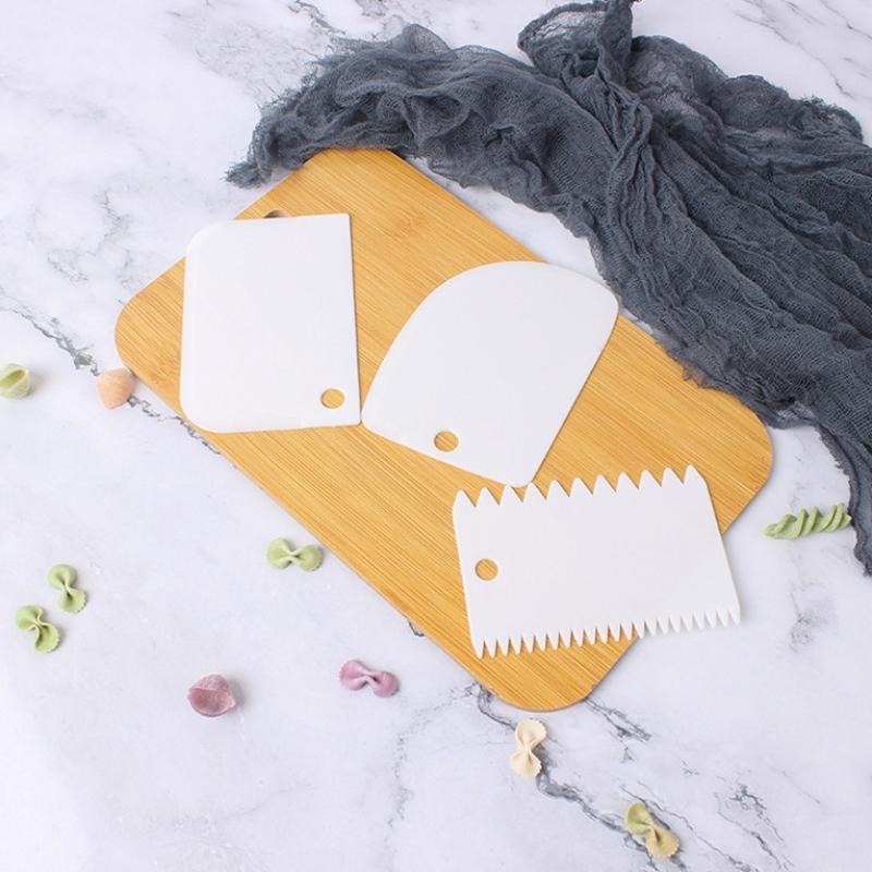 3Pcs Cream Scraper Suit Diy Kitchen Straight Arc Tooth Shape Cream Bread Cutter Plastic Cake Pasty Scraper Baking Fondant Tools