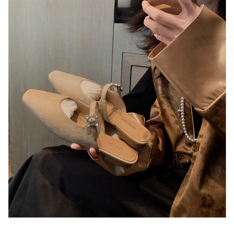 Slipper mit quadratischer Spitze und niedrigem Absatz