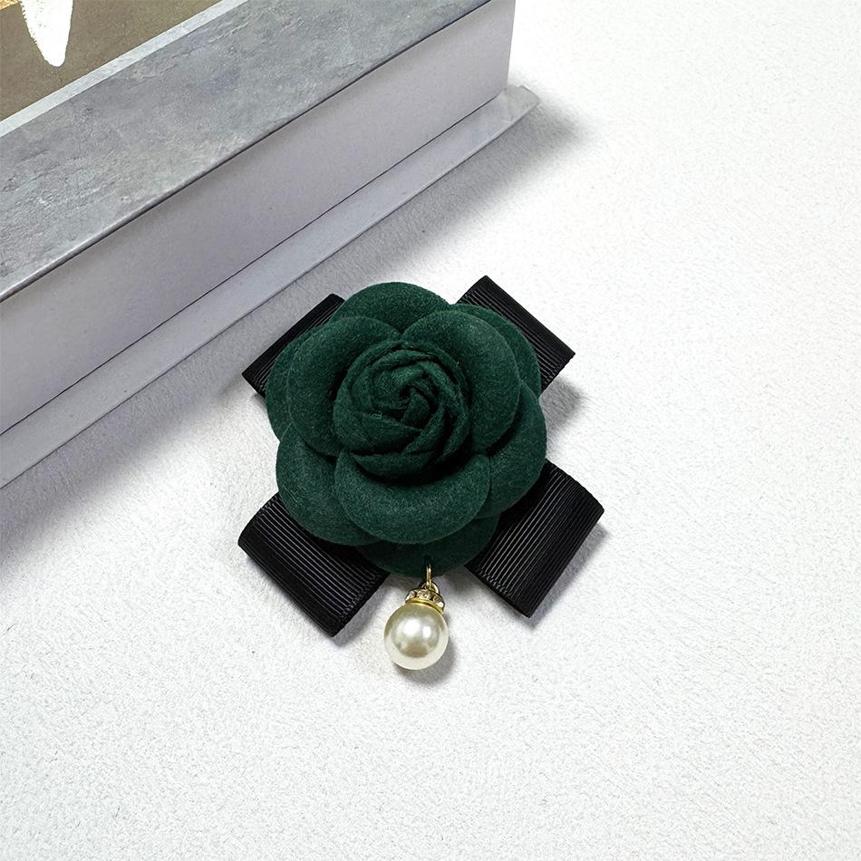 Designer's Rose-Scented Fabric Brooch Camellia Corsages with Elegant Ribbon Fashion Brooches for Women