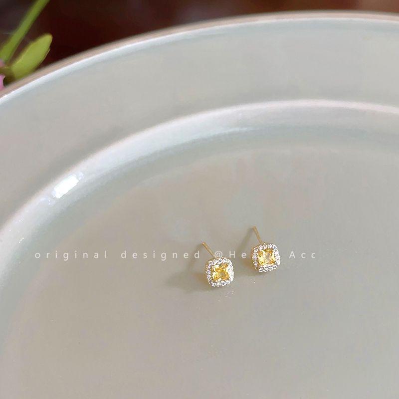 

Accessible Luxury Flashing Square Stud Earrings for Women Niche Style Refined Zircon Yellow square diamond zircon earrings 925 [6mm]]