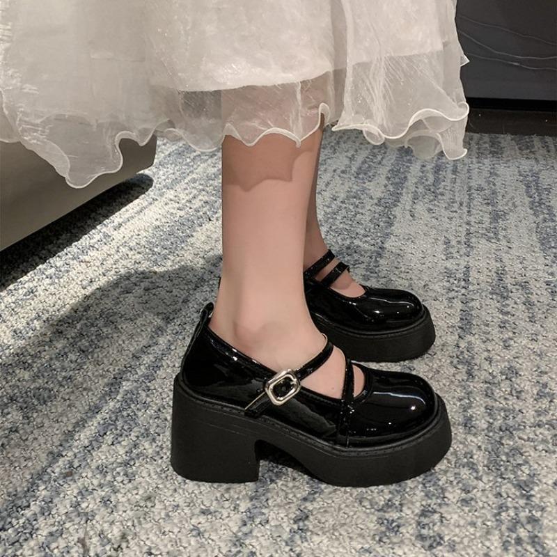 Small leather shoes summer and autumn new college style round head thick heel retro one-word buckle Mary Jane single shoes women