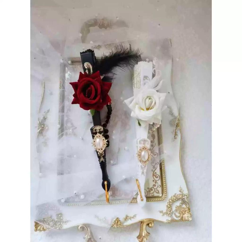 Ventaglio Pieghevole Lolita Rosa e Piume Nero e Bianco Stile Lolita Europeo Vintage Goffrato Stampato a Oro Ventaglio per Matrimonio Festa del Tè