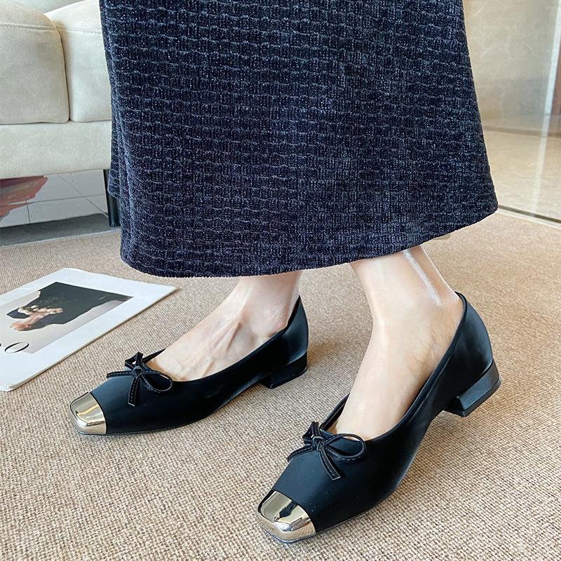 G3760-65 damskor med tjock klack, temperament, fyrkantig tå, 2025 vår och höst nya franska lätta mun fe rosett damskor