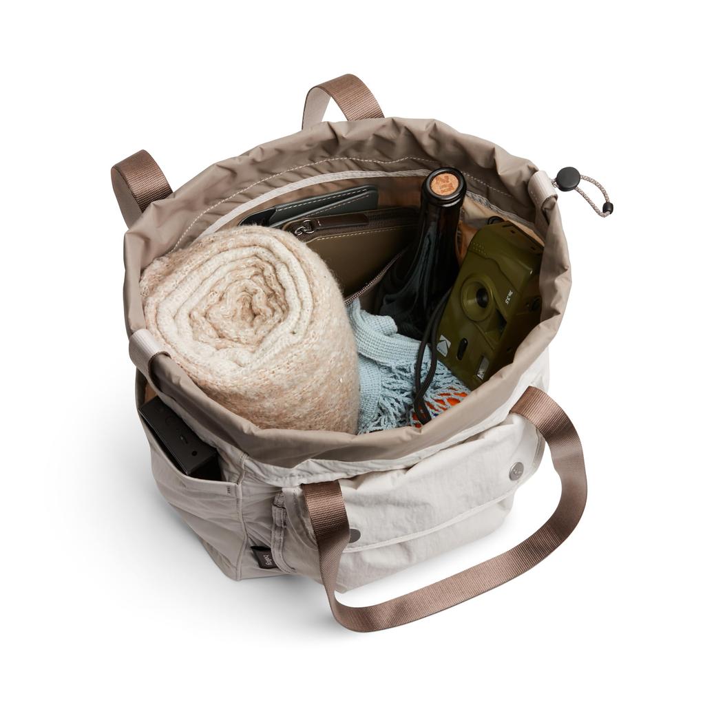 Bellroy Cinch Tote, 16L Leichte Tragetasche mit Außentasche mit Druckknopf und Pop-Tasche - Haferflocken