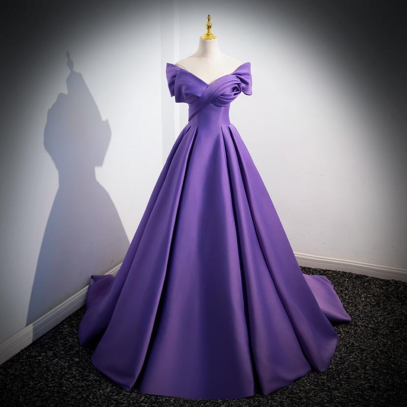 Purple evening dress women`s high-end atmosphere