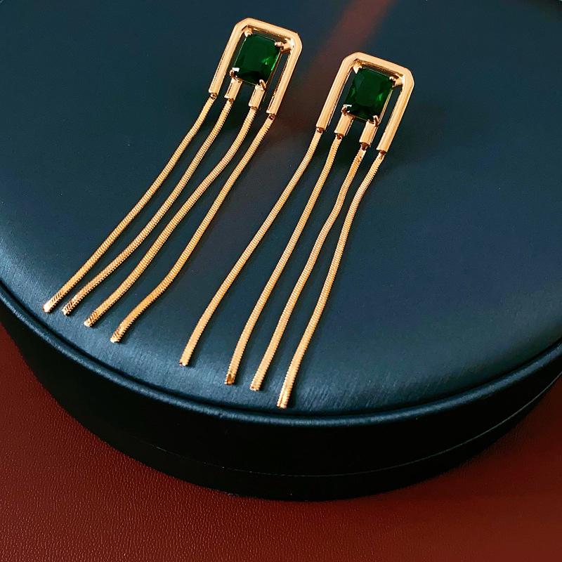 

Серьги-кисточки из старинного серебра с цирконием — французская ретро-мода для женщин