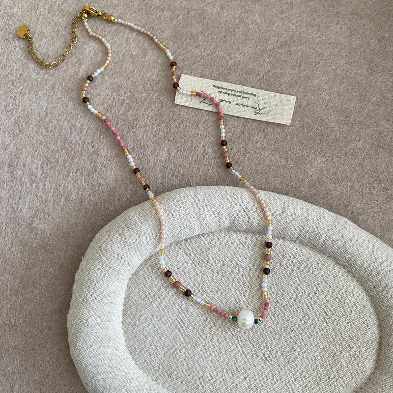 Retro Ethnic Colorful Stone Beaded Necklace: Light Luxury, Versatile & Fashionable Collarbone Chain for Women