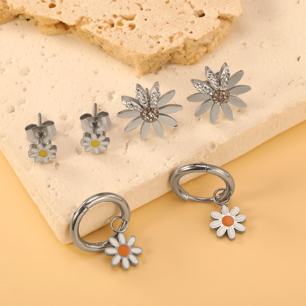 Small daisy earrings, stylish, simple, fresh and sweet flower stud earrings, stainless steel earrings.