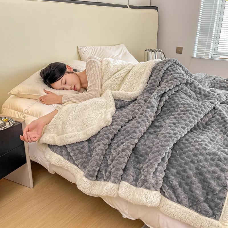 Little Fragrant Style Extra Thick Golden Turtle Velvet Jacquard Wool Blanket All Season Universal Multifunctional Office Blanket