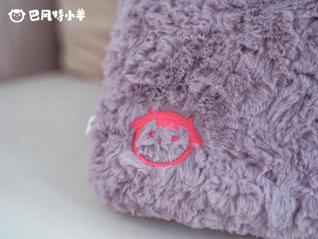 FRIENDSHEEP Fluffy Handbag [Berry Queen]