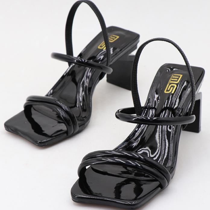 Fashion New Square Toe Strange Style Women Sandals Sexy Open Toe Narrow Band Designer Shoes Fashion Comfortable Large Size Slide Sandals