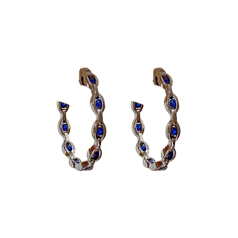 Zircon Hollow Round Ear Cuffs: Chic European-American Style, Cool & Sweet Energy, Exquisite Commuter Earrings for Women, Luxurious and High-End.