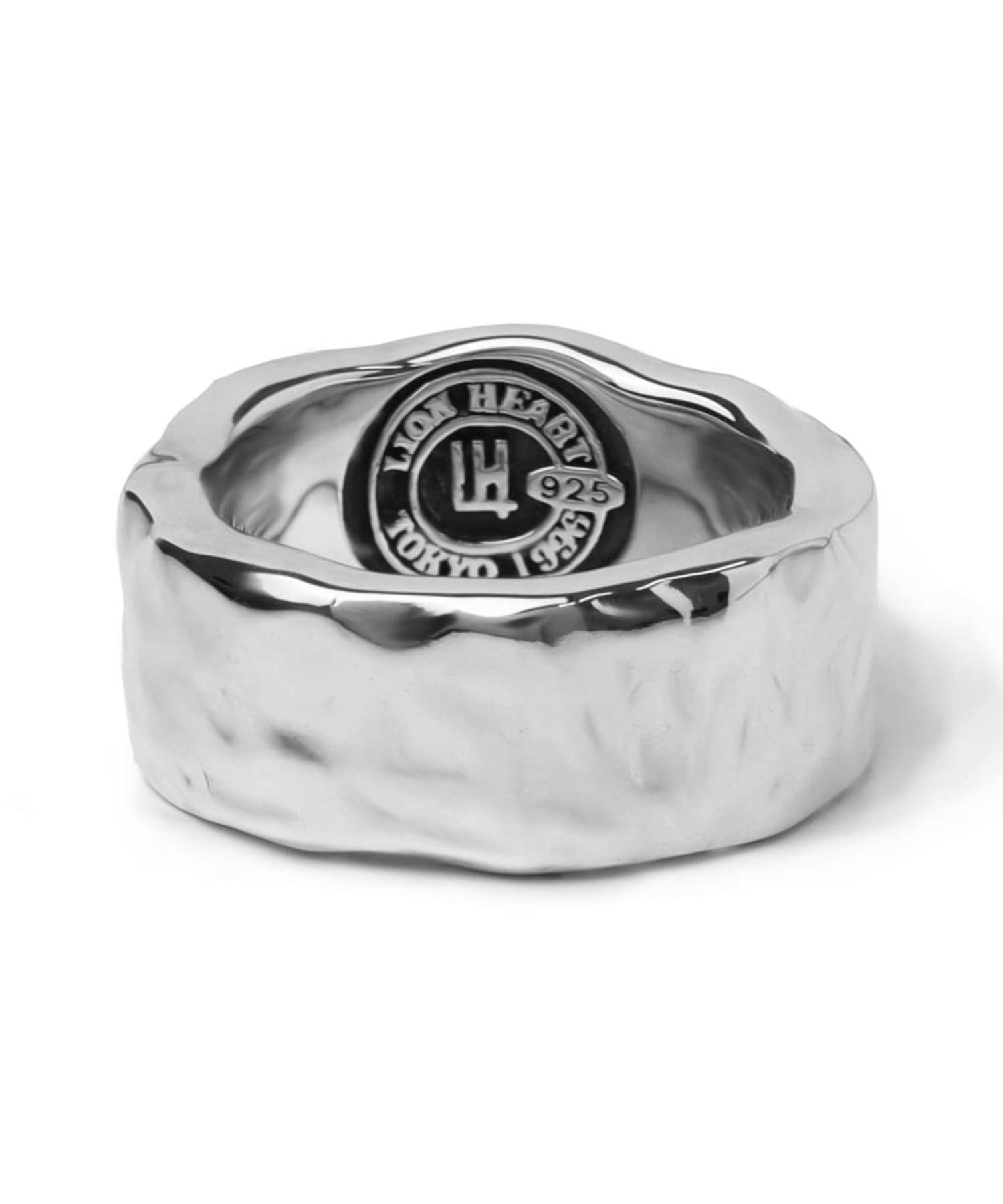 

Lionheart Ivitz era hammered ring / 925 silver