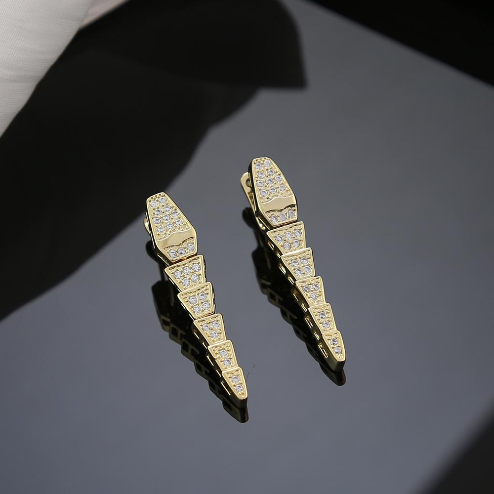 

Серьги из циркония в форме змеи, модные серьги по индивидуальному заказу для женщин, легкие серьги класса люкс, ювелирные изделия. 18K