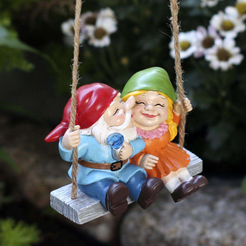 1 Zwergenpaar mit Hut schaukelnd, Hofgarten-Dekoration Anhänger, Valentinstags-/Hochzeitsdekoration