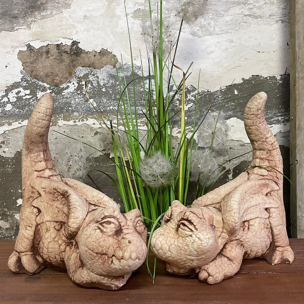 Garden figure dragon pacifier made of concrete