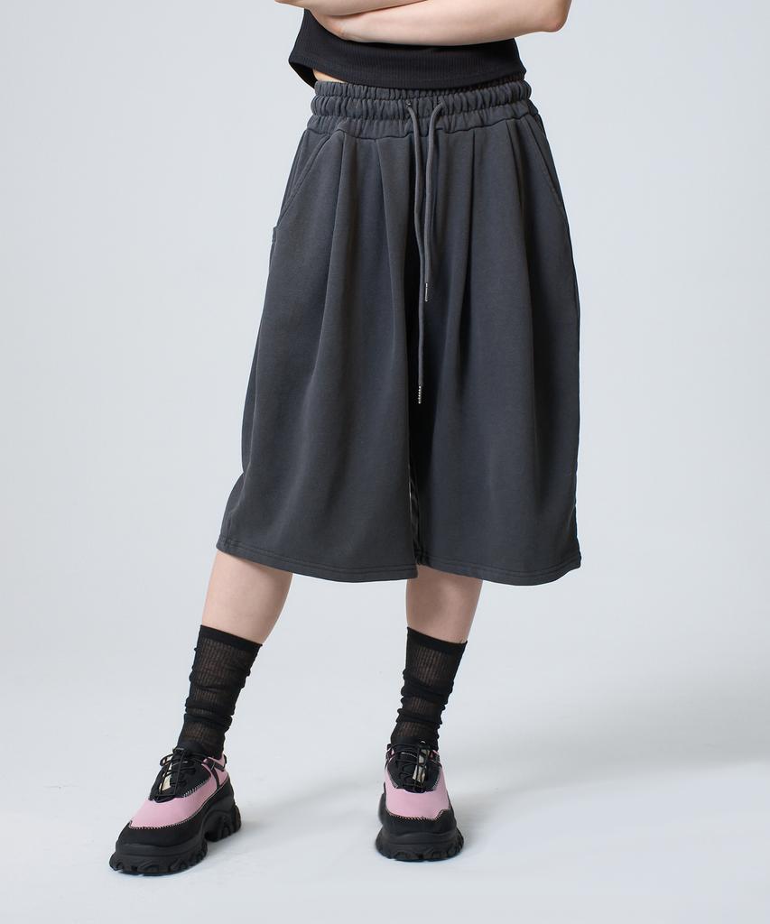 UNKNOWN PLANET Daily Wide Pigment Sweat Shorts Pants Charcoal