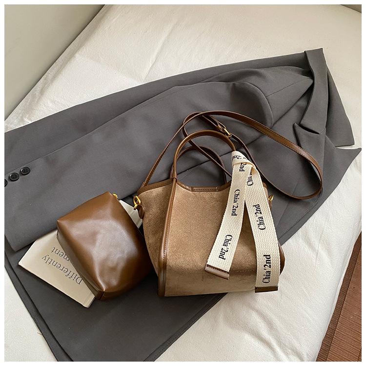 

Fashion large-capacity handbag bag 2025 new simple mother and child bag foreign style Internet celebrity shoulder tote big bag хаки