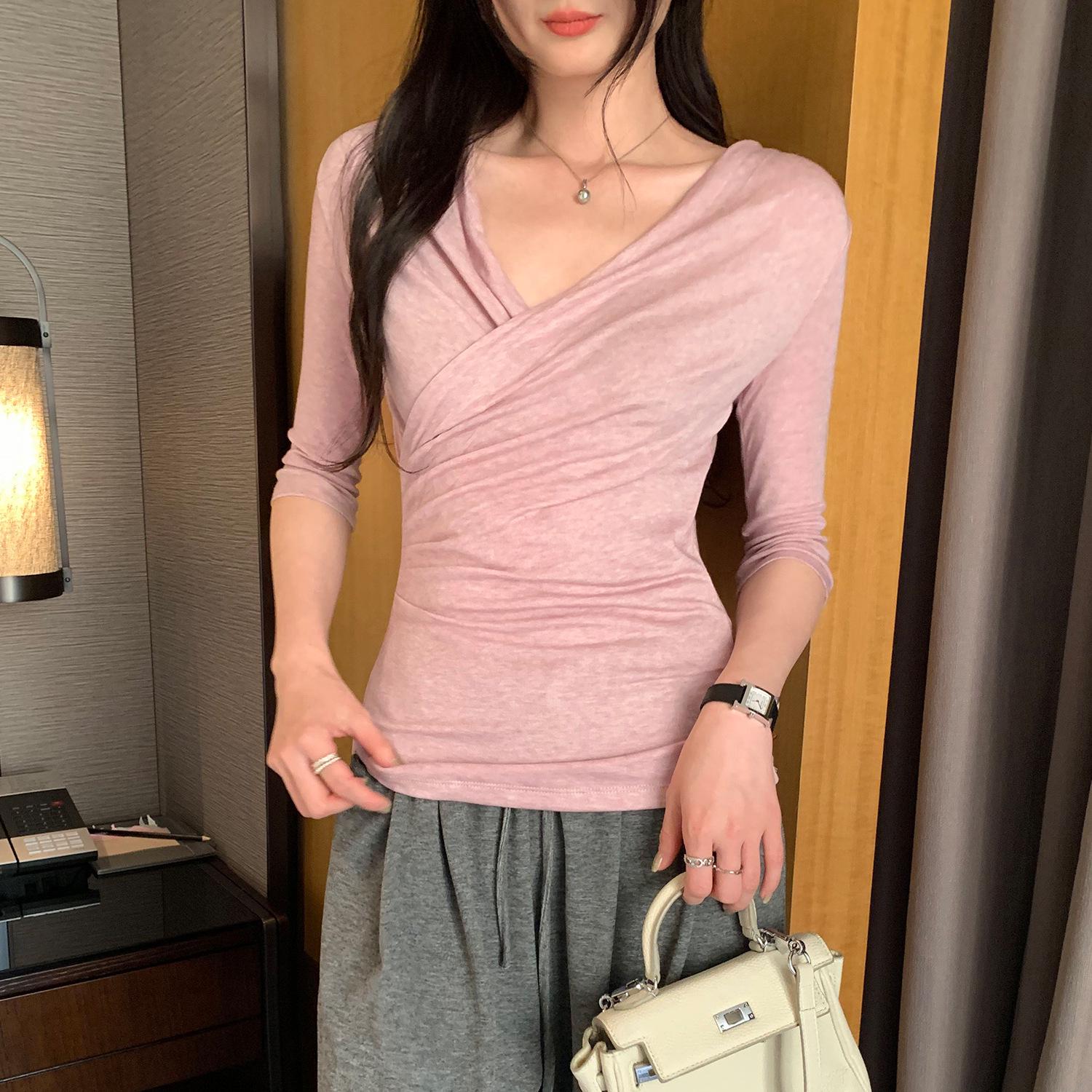 

Women s Slim-Fit Tencel Wool V-Neck Mid-Sleeve Top - Korean Style, Spring/Summer 2026 Collection M