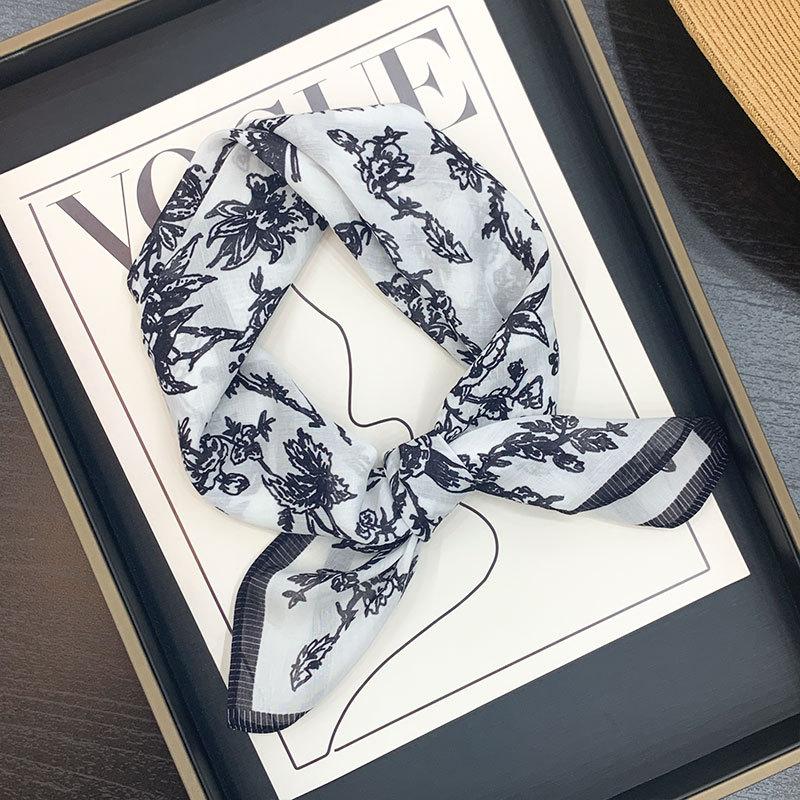 30% Silk 70% cotton Scarf Bandana Women Square Scarves Wrap Kerchief Fashion dot Headband Leopard Hijab Shawls Bandana Foulard