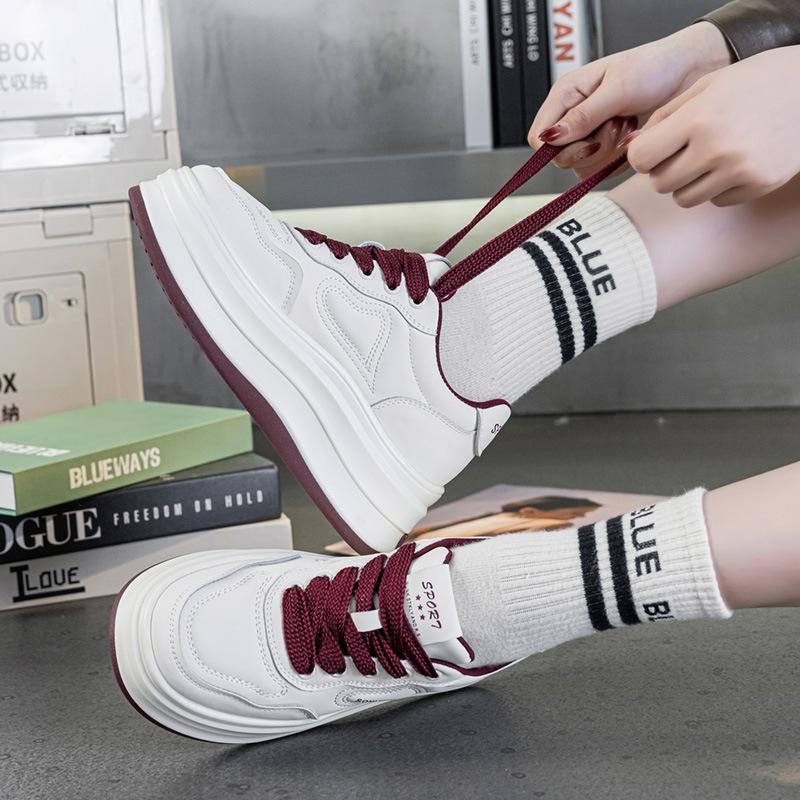 Scarpe da skate da donna 2026 primavera nuove scarpe sportive e da tempo libero con rialzo interno scarpe da skate