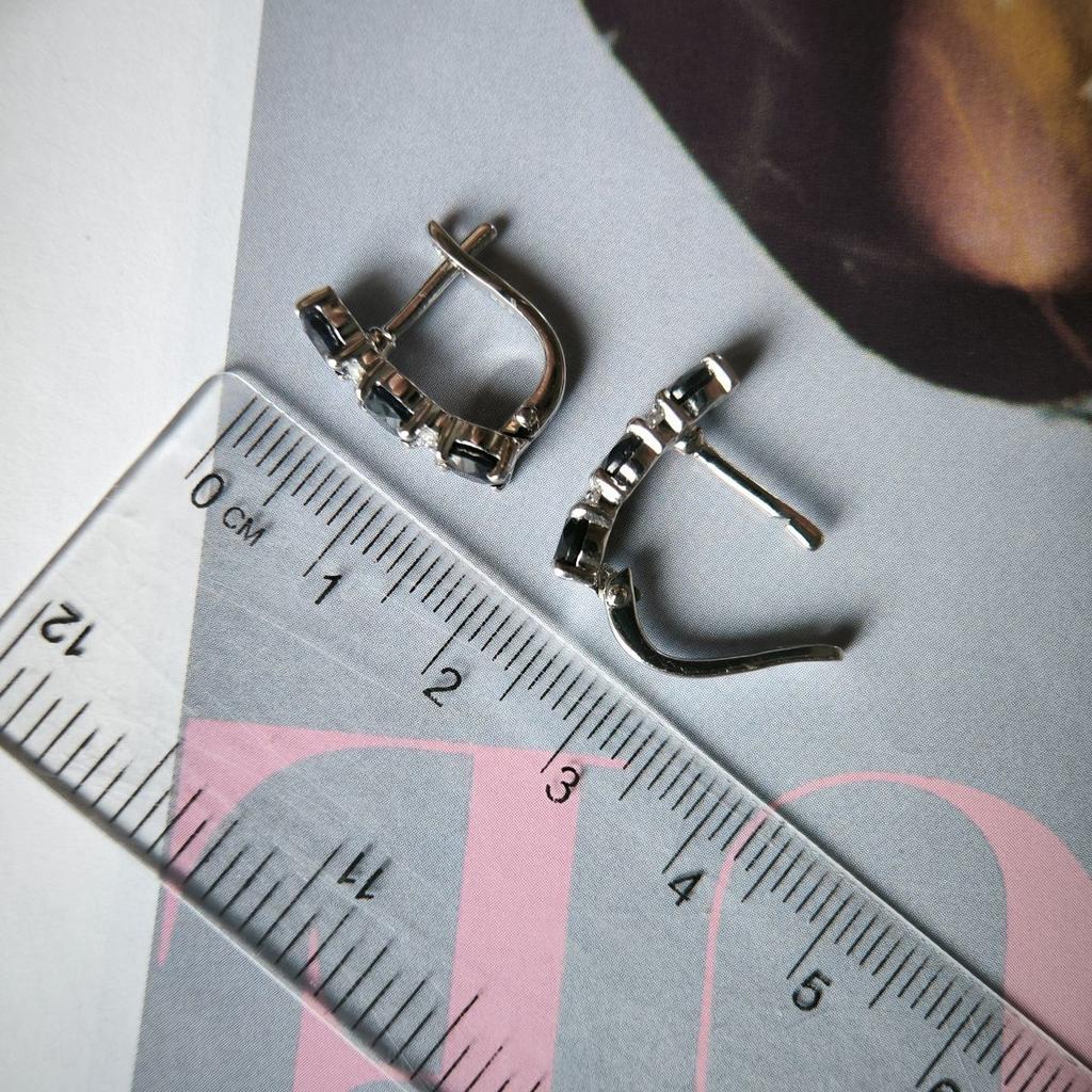 Серебряные серьги с натуральным сапфиром 4.073ct, фианитами (2177739)