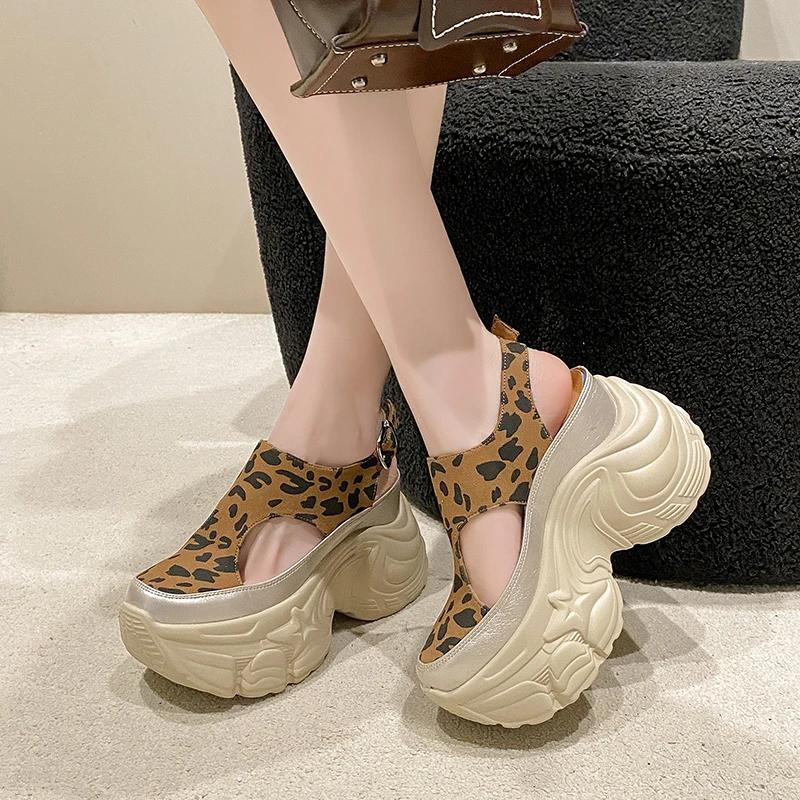 9CM PU Mikrofaserleder Atmungsaktive Sandalen Ballerinas Hausschuhe Sommer Runde Zehenpartie Slip-on Damen Plateau Keilabsatz Ballerinas Hohe Marke