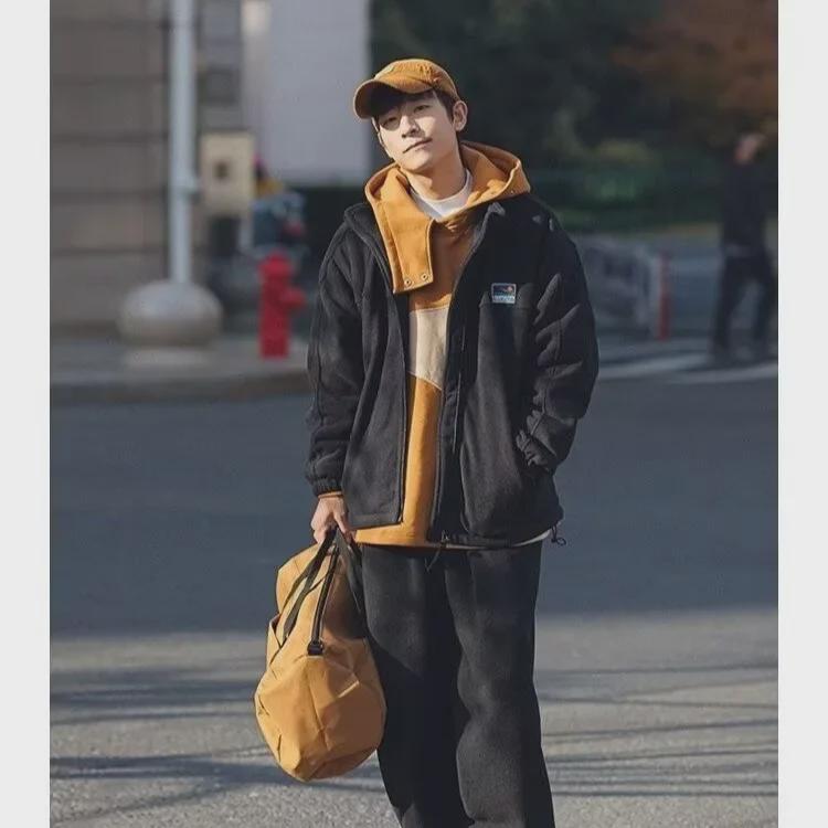 Men's Japanese Retro Stand Collar Warm Fleece Jacket - Non-Pilling, Zippered, Lamb Fleece Lining for Autumn/Winter.