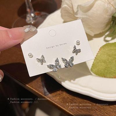 Orecchini Farfalla Zircone e Perla - Ago in Argento S925