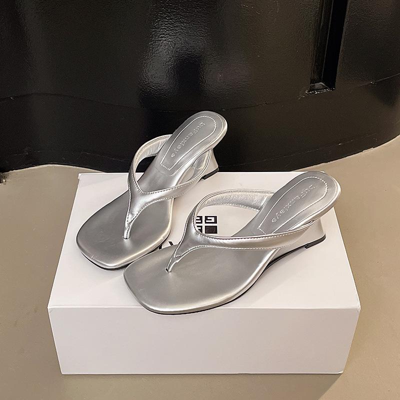 Літо 2025 танкетка танкетка шльопанці новий квадратний носок темперамент простий верхній одяг шльопанці жіночі