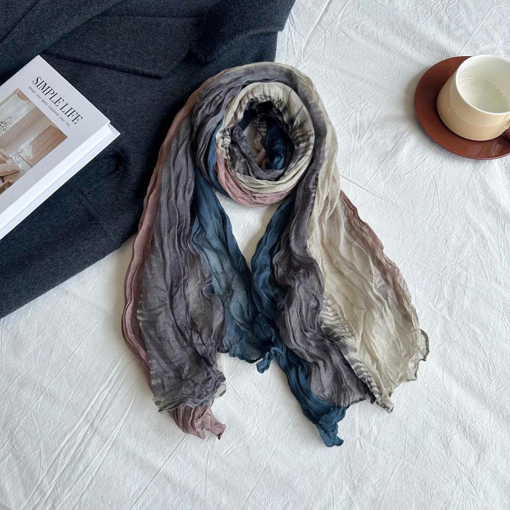 Écharpe en coton et lin bleu dégradé: Accessoire Plissé Long pour Femme, Impression Polyvalente Rétro pour l'Automne/Hiver